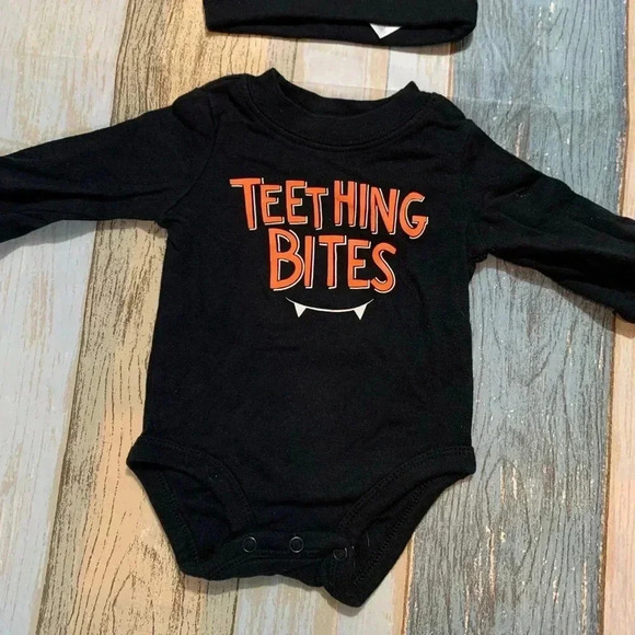 Carter’s baby bat onesie with bat wings hat - Picture 3 of 5